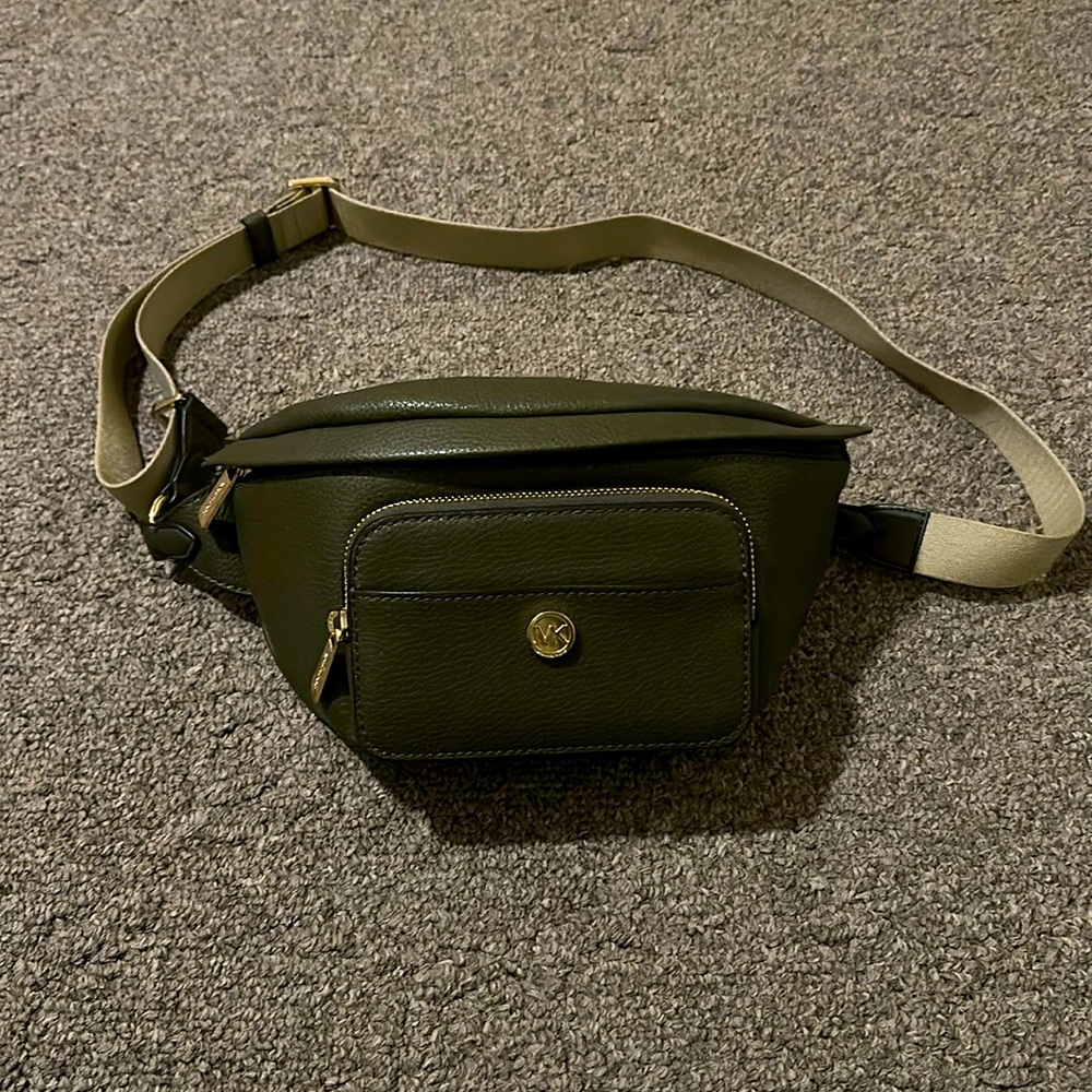 Michael Kors Leather Fanny Pack only worn once.